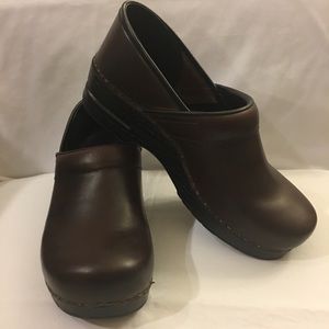 Dansko brown leather clogs size 10 (40 European)